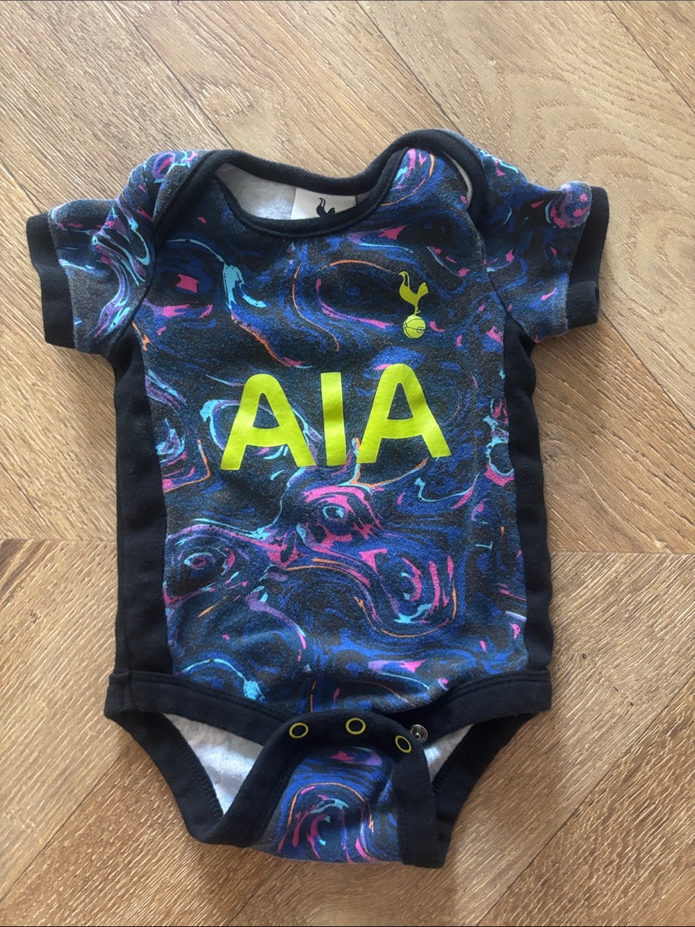 Tottenham Hotspur AIA Logo Baby One-Piece - Black with Neon Accents 3-6 Months